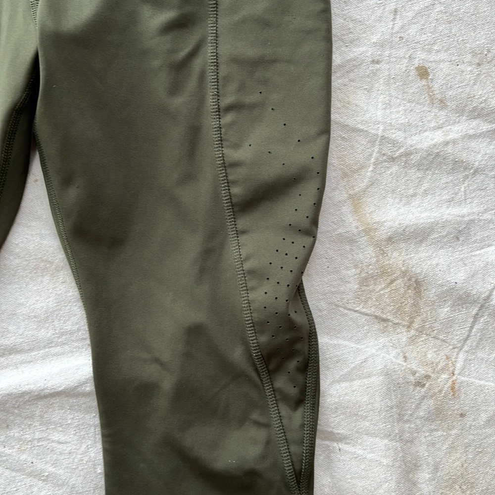 Like new Womens all in motion leggings. Medium - Picture 2 of 6